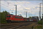 DB Schenker 155 151-4 fuhr bei Schatten von der Magdeburger Elbbrücke kommend am 08.09.2018 auf die Verbindungskurve nach Eichenweiler zu.