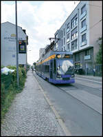 LVB 1114, ein DWA NGT8  Leipzig , als SL3 Thekla in Leipzig Arthur-Hoffmann-Straße am 10.08.2023 kurz vor der Haltestelle Bayerischer Bahnhof.