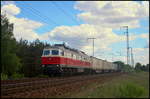 Als DB Cargo 232 309-5 mit ihrem gemischten Gterzug am 26.05.2017 an der Fotostelle in der Berliner Wuhlheide vorbei fuhr, versteckte sich die Sonne hinter einer Wolke.