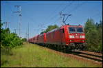 DB Cargo 185 070-0 und 185 043 zogen am 27.05.2017 einen Erzzug durch die Berliner Wuhlheide