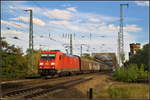 DB Cargo 185 253-2 fuhr mit einem gemischten Güterzug am 08.09.2018 durch die Magdeburger Elbbrücke.