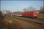 DB Fernverkehr 120 154-0 mit einem EC nach Gesundbrunnen in Berlin Bornholmer Straße, 21.03.2011