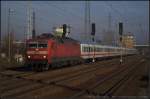 DB Fernverkehr 120 104-5 fuhr mit einem IC am 13.11.2011 durch den Bahnhof Berlin Schönefeld Flughafen.