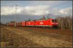 DB Schenker 185 174-0 und 185 242-5 mit dem  Erzbomber  (gesehen Berlin Wuhlheide 26.03.2011)