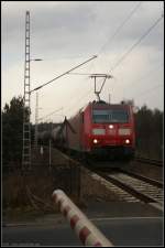 DB Schenker 185 079-1 mit Kesselwagen am Bahnübergang am S-Bahnhof Wuhlheide (gesehen 26.03.2011)