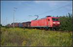 Auf Probefahrt befand sich DB Schenker 145 032-9 nicht, als sie mit einem gemischtem Güterzug am 20.08.2011 durch die Berliner Wuhlheide fuhr.