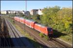 DB Schenker 145 047 in Diensten von DB Regio mit ihrem Regio kurz vor dem Leipziger Hauptbahnhof (gesehen Leipzig Kohlweg 15.10.2011)