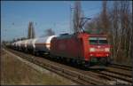 DB Schenker 185 197-1 mit Kesselwagen (gesehen Berlin-Karow 26.03.2012)