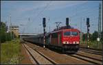 DB Schenker 155 111-8 mit einem Erzzug am 23.07.2012 in Berlin Schönefeld Flughafen