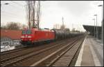 DB Schenker 185 019 mit einem Kesselwagenzug am 12.02.2013 Hhe Berlin-Karow