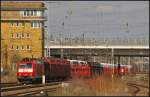 Viel Zoom war ntig um DB Schenker 185 145 mit neuen Autos am 14.04.2013 in Berlin Schnefeld Flughafen fotografieren zu knnen. Ein ICE htte sonst den Zug zugestellt.