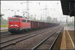 DB Schenker 140 774-1 mit Eanos-Wagen (gesehen Berlin Schönefeld Flughafen 09.09.2010 - Update: 03/2012 verkauft an Eisenbahnen und Verkehrsbetriebe Elbe Weser GmbH)