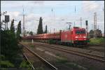 DB Schenker 185 218-5 mit gut beladenen Fans-Wagen (gesehen Magdeburg Eichenweiler 17.09.2010)