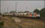 hvle 246 010 mit Fcs-Wagen am 17.04.2013 in der Berliner Wuhlheide