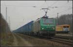 ITL 437024 mit der  Blauen Wand  am 19.11.2010 in Berlin-Friedrichshagen (NVR-Nummer 91 87 0037 024-3 F-AKIEM)