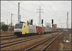 ITL 152 197 mit einem Container-Zug am 03.04.2013 in Berlin Schönefeld Flughafen.