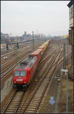 OHE 145-CL 013 / 145 091 fhrt am 16.02.2011 mit ihrem Containerzug aus dem Rbf Moabit ab