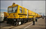 InnoTrans 2016 in Berlin: Der Hochgeschwindigkeits-Schienenfräszug (HSM) von Schweerbau dient der präventiven Bearbeitung von Schienen. Dazu gehört das beseitigen von Riffeln, Schlupfwellen und größeren Schienenfehlern. Die Bearbeitung der Schienen kann in Tunneln, auf Brücken oder auf Gleisen mit Stromschiene erfolgen. Die Bearbeitung erfolgt aus Geräuschlastigen Gründen mit der Schleifmaschiene GWM. Einige Daten: LüP 51.900 mm, Gesamtgewicht 190 t, Radsätze 12, Motorleistung 750 kW, Höchstgeschwindigkeit 100 km/h, Tank 4.000 Liter, Computergesteuertes Fräsen (staub-, funken- und profilfrei), 2 Fräseinheiten, Fräsgeschwindigkeit 800 bis 3.000 m/h, Mindestabtrag 0,2 mm, kleinster Arbeitsradius 150 m (UIC-Nummer D-SBAU 99 80 9427 013-4)