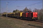 Mit einer Materialförder- und Siloeinheit (MFS 100) von Plasser & Theurer war am 16.04.2019 die Lok 22 / 203 114 von Wedler Franz Logistik in der Berliner Wuhlheide unterwegs.