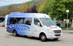 Kleinbus Mercedes Sprinter von Kattner Reisen aus Niedersterreich in Krems gesehen.