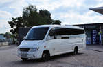 Kleinbus Mercedes Sunrider vom Busunternehmer Mckenhausen aus der BRD in Krems gesehen.