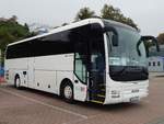 MAN Lion's Coach von Bach-Tours aus Deutschland im Stadthafen Sassnitz.