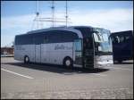 Mercedes Travego von Wrlitz Tourist aus Deutschland in Stralsund vor dem Ozeaneum.