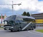 Neoplan Starliner von LEHNER Reisen aus Obersterreich in Krems.