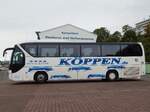 Neoplan Tourliner von Köppen GmbH aus Deutschland im Stadthafen Sassnitz.