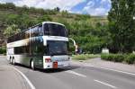 Setra 300er Serie von Waldviertelreisen RIEDER aus Niederösterreich bei der Anfahrt auf die  Mautener Brücke ,Autobrücke zwischen Krems und Mautern/Donau,wobei es gleich sehr eng werden