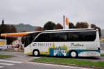 Setra 411 HD von Schneider Reisen aus sterreich am 4.10.2014 in Krems.