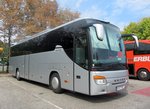 Setra 415 GT-HD aus Wien in Krems gesehen.