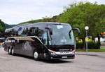 Setra 517 HD (Dresden) von der Hffmann Touristik aus der BRD in Krems gesehen.