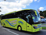 Setra 515 HD von Lambert Reisen aus der BRD in Krems gesehen.