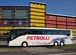 Setra 516 HD von Petrolli Reisen aus der BRD in Krems.