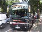 Van Hool T915 von Golden Boy aus England in London.