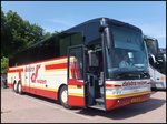 Van Hool T917 von Dalstra Reizen aus den Niederlanden im Stadthafen Sassnitz.