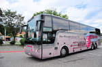 Van Hool T917 Astron von Heuberger Reisen aus Obersterreich in Krems gesehen.