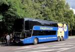 VAN HOOL TX27 Astromega von Megabus.com am 29.7.2015 beim Hpt.Bahnhof in Leipzig gesehen.