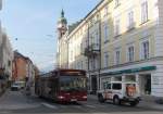 15.07.2013 - Folgende Szene: IVB Mercedes Citaro II Facelift im neuen roten Anstrich unterwegs um 08:25 zwischen den zwei Stationen Innsbruck Triumphpforte (Leopoldstrae) und Innsbruck