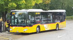 MB Citaro der Postauto.ch an der Haltestelle Schlo Laufen am Rheinfall im Oktober 2019