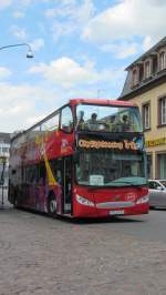 Volvo Sightseeing Bus in Trier an der Porta Nigra am 4.8.2012.