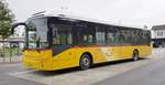 Volvo 7900 Hybrid der Postauto.ch steht im Oktober 2019 am Bahnhof in Stein am Rhein/Schweiz