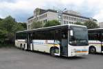 Karlovy Vary 15.6.2009 unterer Bahnhof  Laut Reklame Beschriftung gehrt dieser dreiachsige Renault Bus  offensichtlich den Stadtbetrieben in Karlsbad / Tschechien.