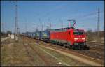 DB Schenker 189 059 mit dem  LKW Walter -Zug am 15.04.2013 in Wustermark-Priort