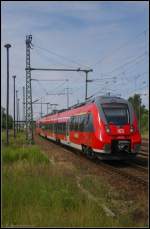 DB Regio 442 132 und 442 125 fahren am 19.06.2012 zum Endhalt in Berlin Sch�nefeld Flughafen ein um nach kurzer Pause zur�ck nach Potsdam zu fahren