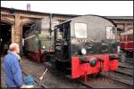 K� 0242 holt den zweiten Tender der 18 201 aus dem Schuppen.