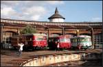 Drei Generationen Schienenbus: VT 186 258, VT 95 9396 und KWMTK 906 (ex KEG VT 2.17). Im Hintergrund lugt die Spitze des Wasserturms �ber den Lokschuppen (Bw Sch�neweide 04.10.2009)