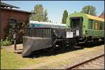 Ein 3-achsiger Schneeflug der ehemaligen DR (Dampflokfest im Traditionsbahnbetriebswerk Sta�furt, gesehen Sta�furt-Leopoldshall 05.06.2010)