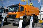 F�r die KVG ist dieses Rillenreinigungsfahrzeug auf Basis des Mercedes AXOR unterwegs (INNOTRANS 2010, gesehen Berlin 21.09.2010)